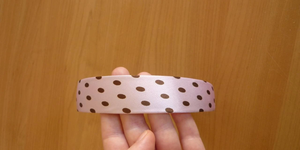 Diadema de satén rosa claro con puntos marrones – photo 4